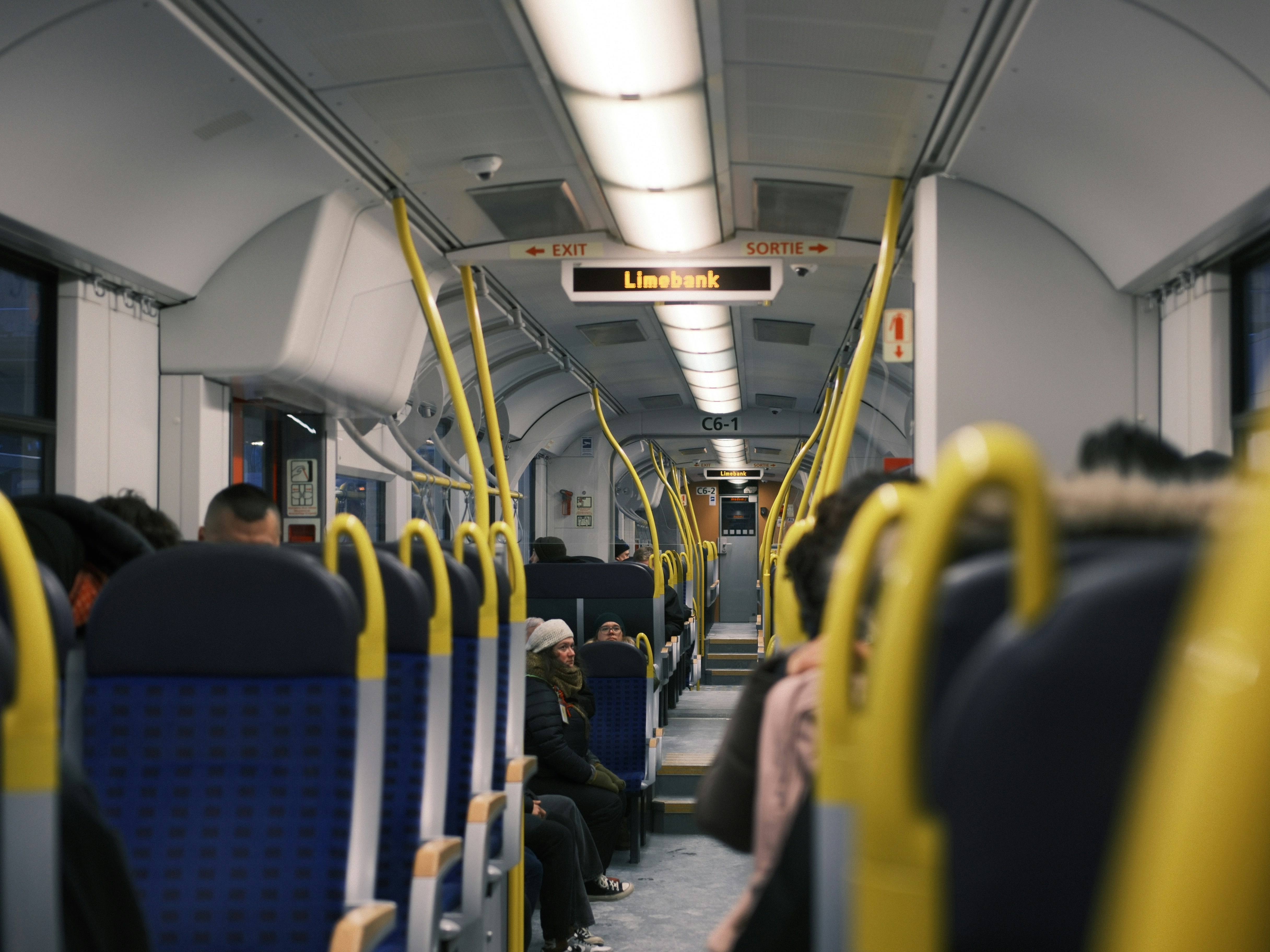 ¿Cómo hablar con una persona real en Spirit?